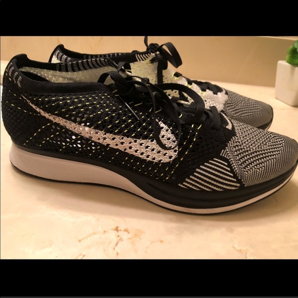 Nike shoes (SOLD) - Picture 1 of 5